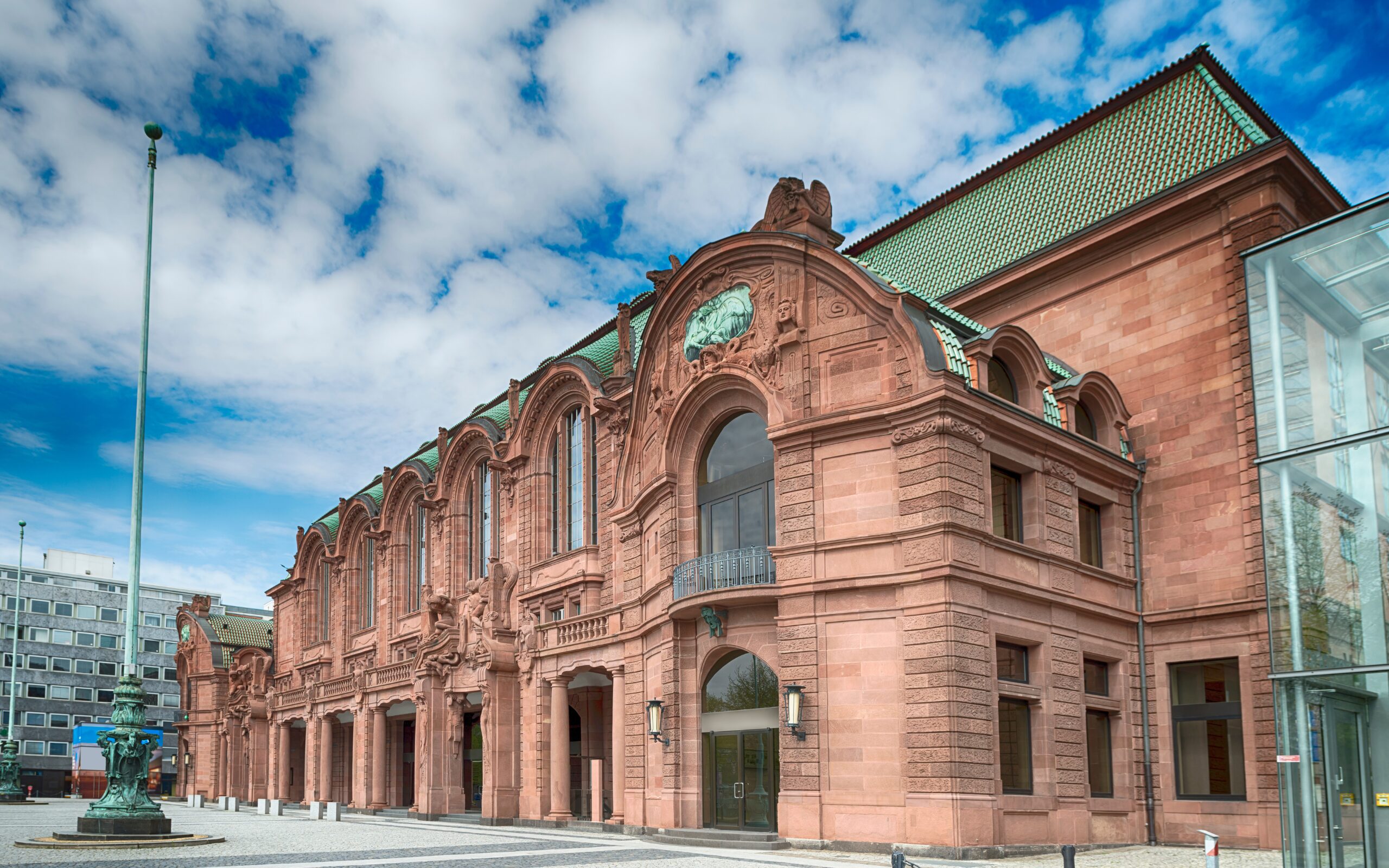 Unser Team aus Mannheim hat den Blick für Ihre Anfrage bezüglich des Immobilienmarktes und der Immobiliensuche vor Ort und der Region und steht ihnen mit unseren Dienstleistungen zur Verfügung